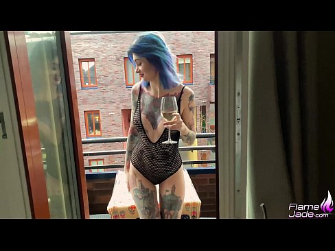 ❤️ Milzīga meitene sūc ar rīklīti un kaislīgi drāž zem klajas debess ☑ Porno pie mums