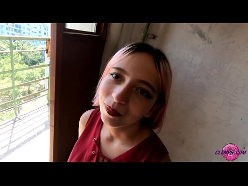 ❤️ Studente jutekliska sūc svešinieku ārzemēs - sperma uz viņa sejas ☑ Porno pie mums